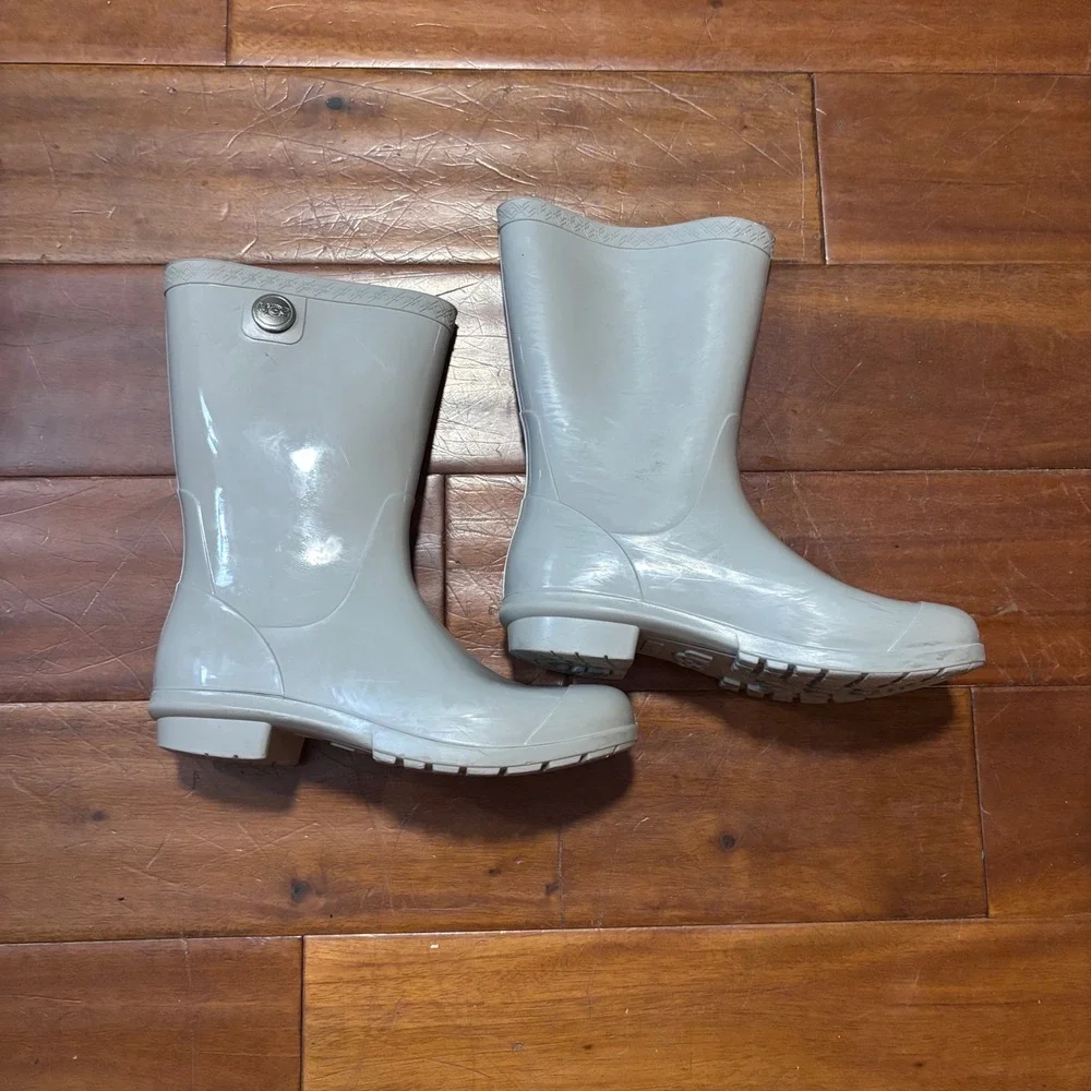 UGG Sienna Grey Rain Boots‎ Waterproof Rubber| Wmn's Size 6